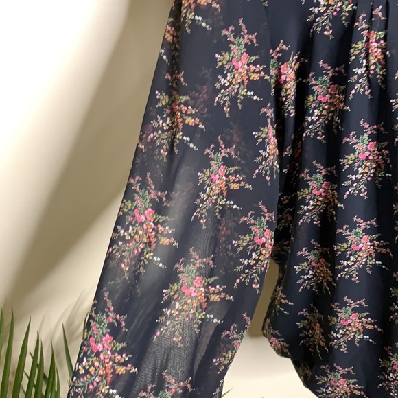 C BRAND Beautiful semi sheer blouse - Picture 3 of 6